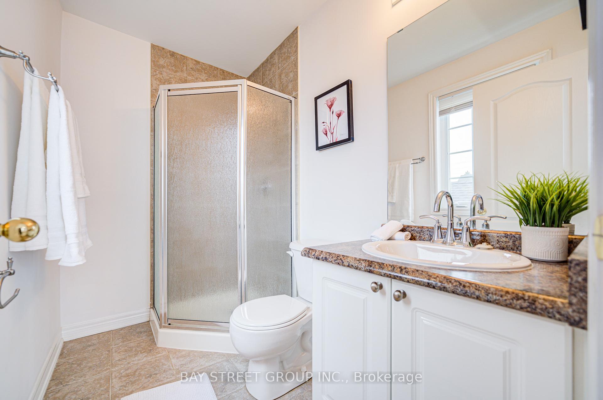 2 Bedrooms Condo at 1085 Harrogate, Hamilton For sale