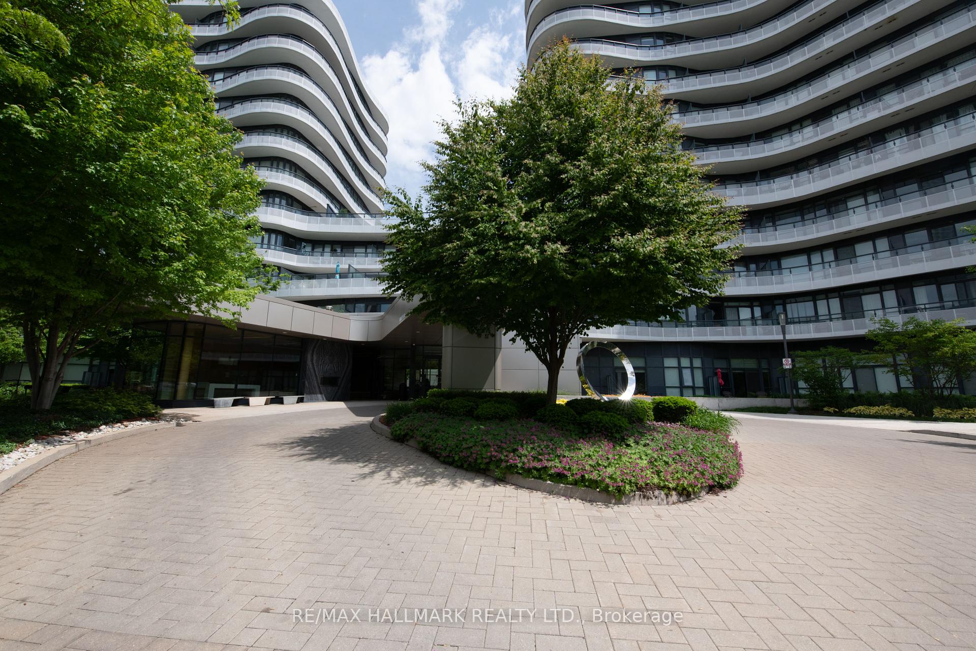 1 Bedroom Condo at 99 The Donway W, Toronto For sale