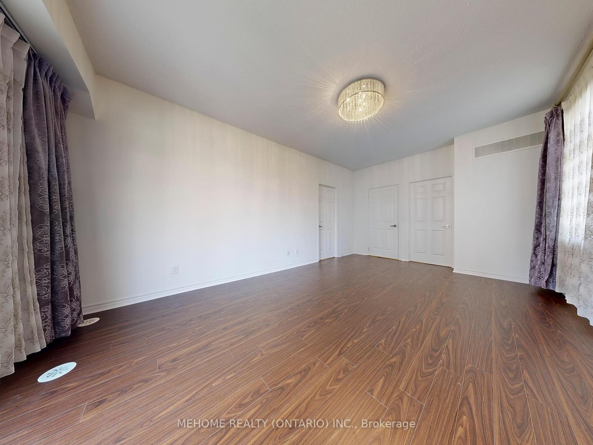 3 Bedrooms Condo at 7 Brighton, Vaughan For sale