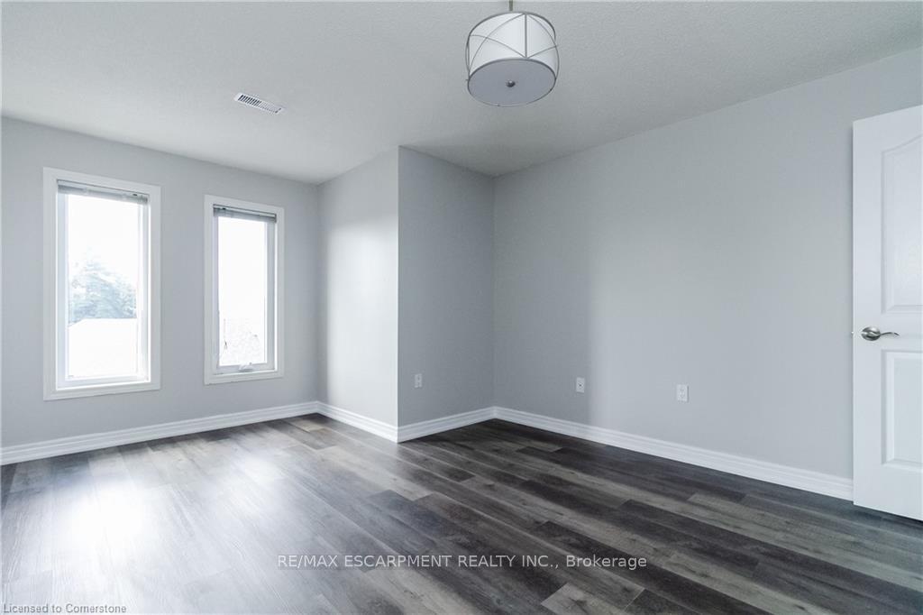 2 Bedrooms Condo at 515 North Service,  Hamilton For sale