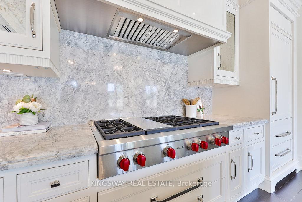 2 Bedrooms Condo at 300 Randall, Oakville For sale
