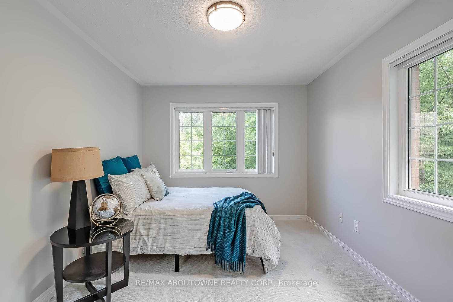 3 Bedrooms Condo at 233 Duskywing, Oakville For sale