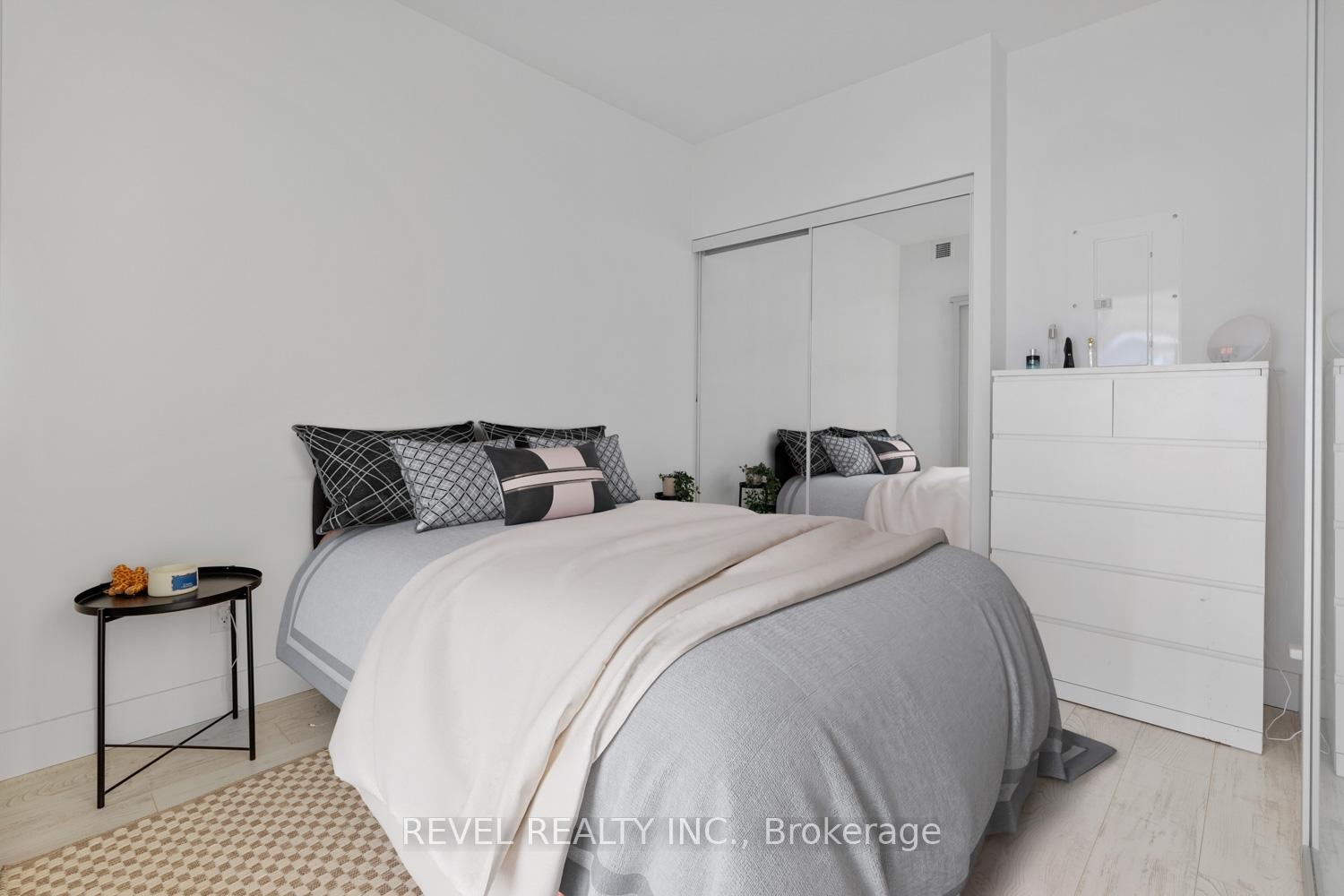 1 Bedroom Condo at 39 Sherbourne, Toronto For sale
