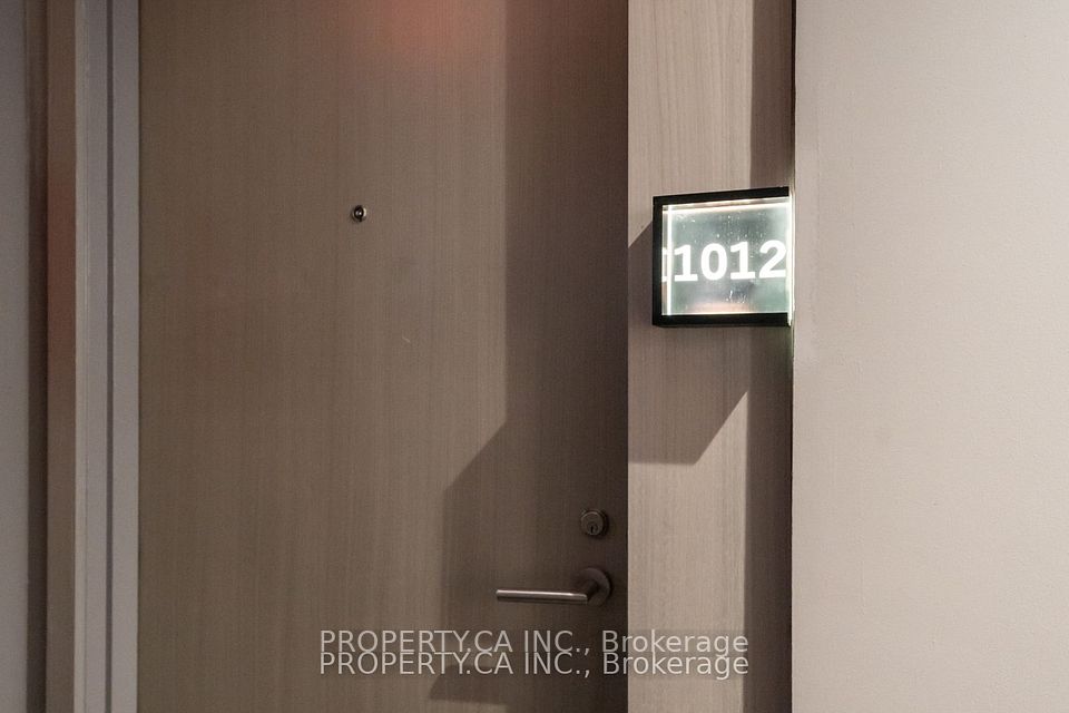 111 Bathurst