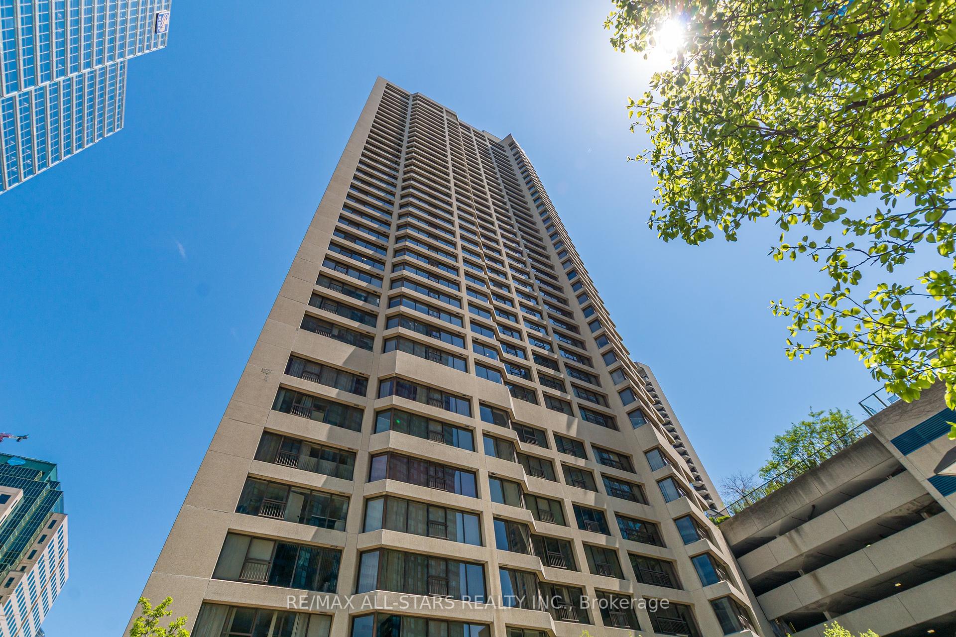 1 Bedroom Condo at 55 Harbour, Toronto For sale