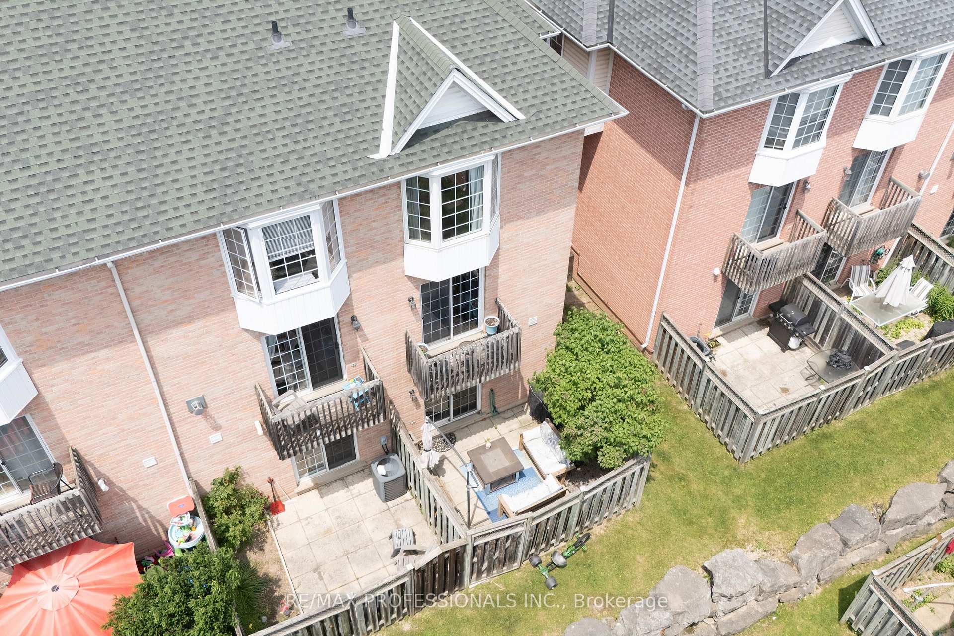 2 Bedrooms Condo at 3480 Upper Middle, Burlington For sale