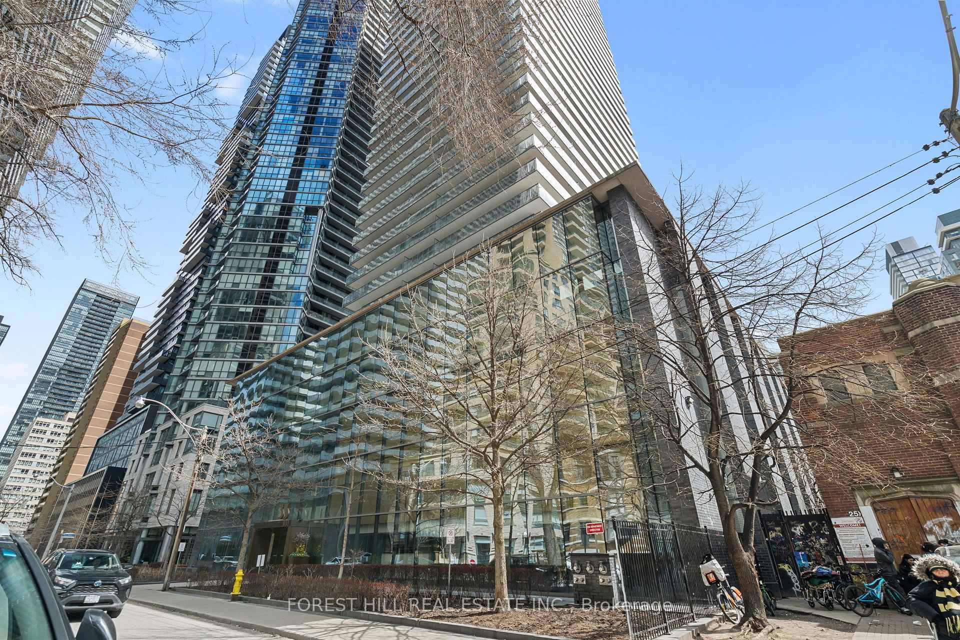 2 Bedrooms Condo at 33 Charles, Toronto For sale