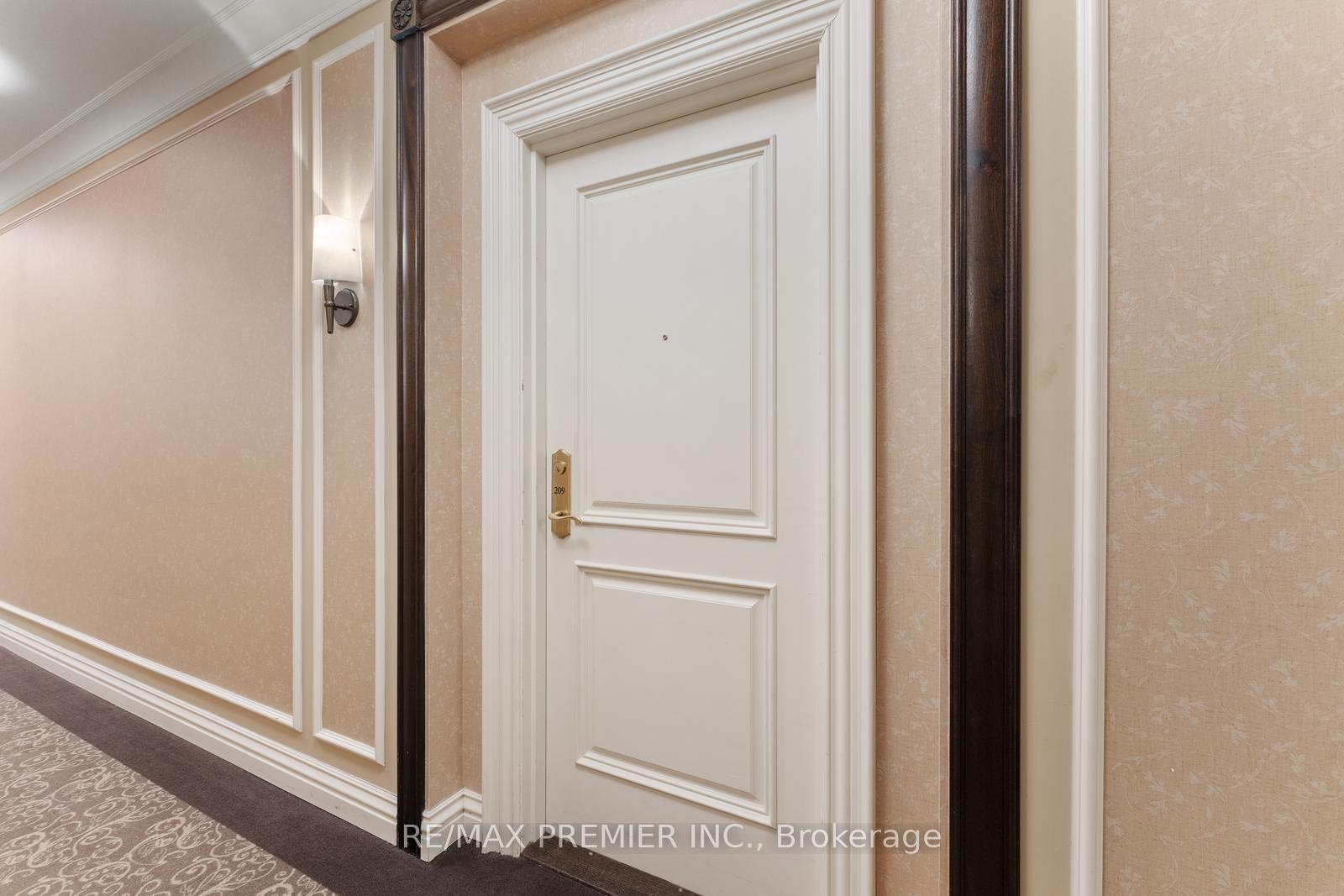 2 Bedrooms Condo at 9235 Jane,  Vaughan For sale