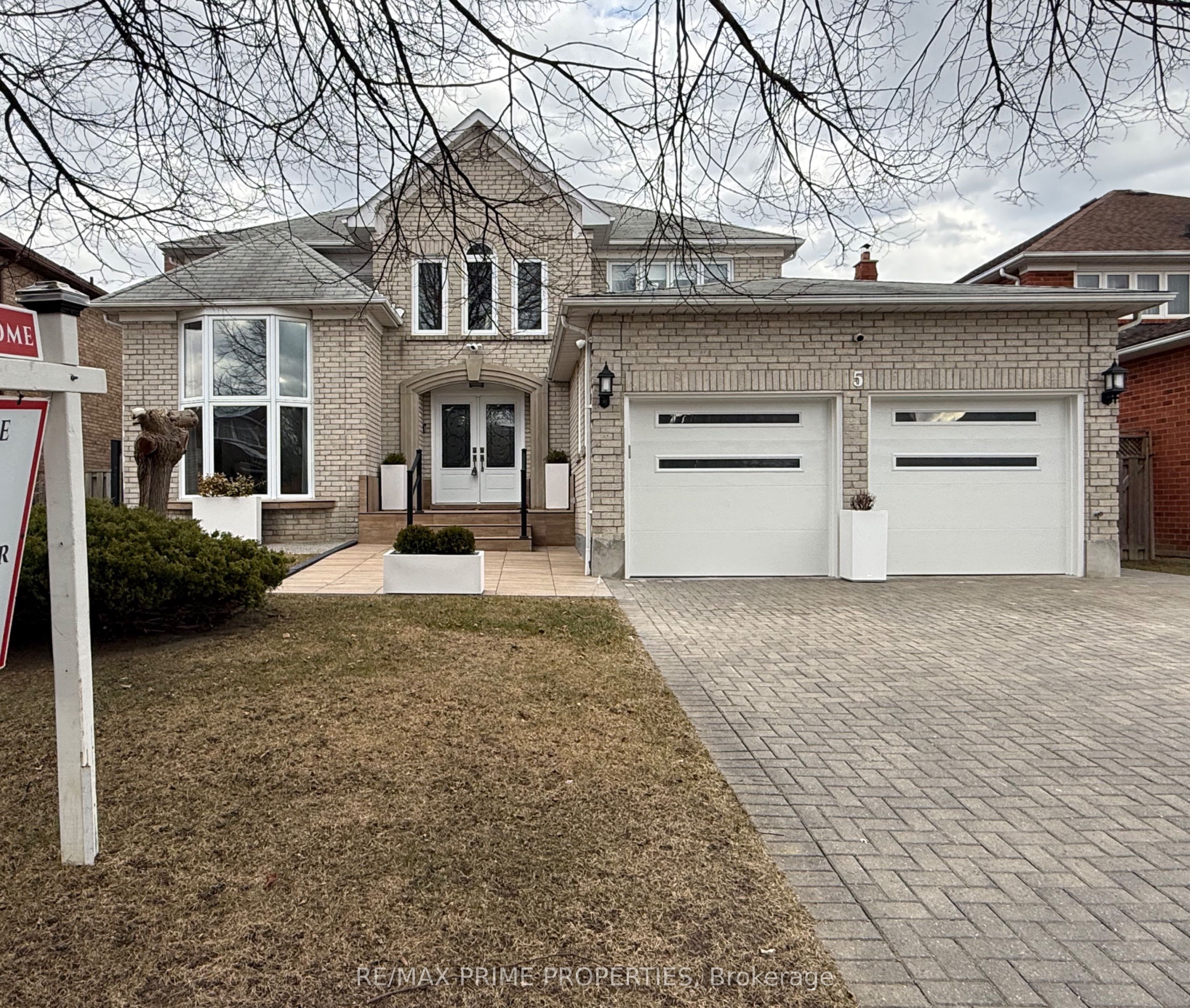 5 Mary Elizabeth Crescent, Markham, ON L3R 9M2