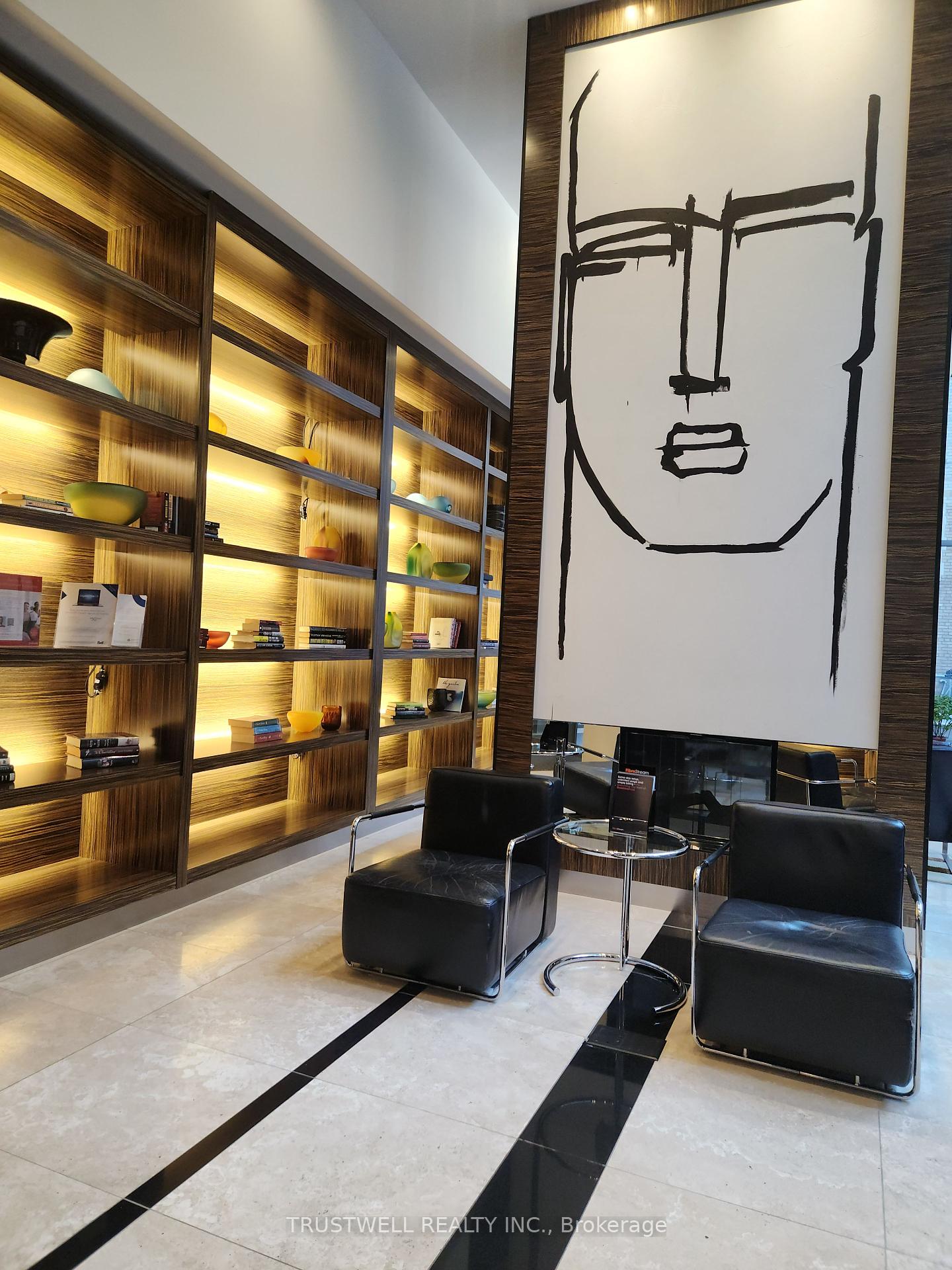 2 Bedrooms Condo at 38 Grenville, Toronto For sale
