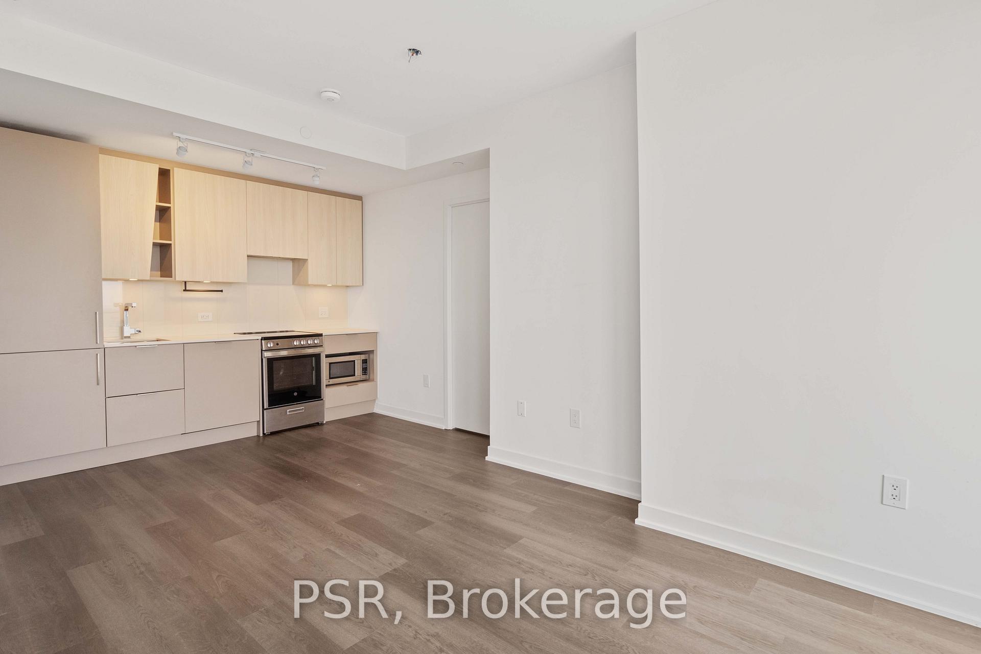 3 Bedrooms Condo at 3900 Confederation, Mississauga For sale