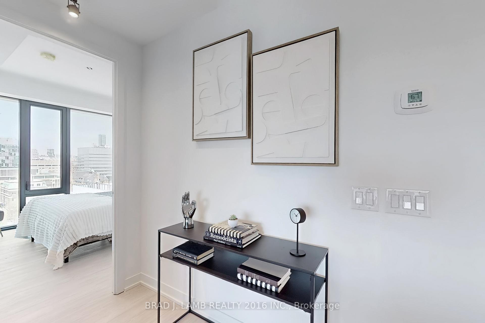 2 Bedrooms Condo at 195 McCaul, Toronto For sale