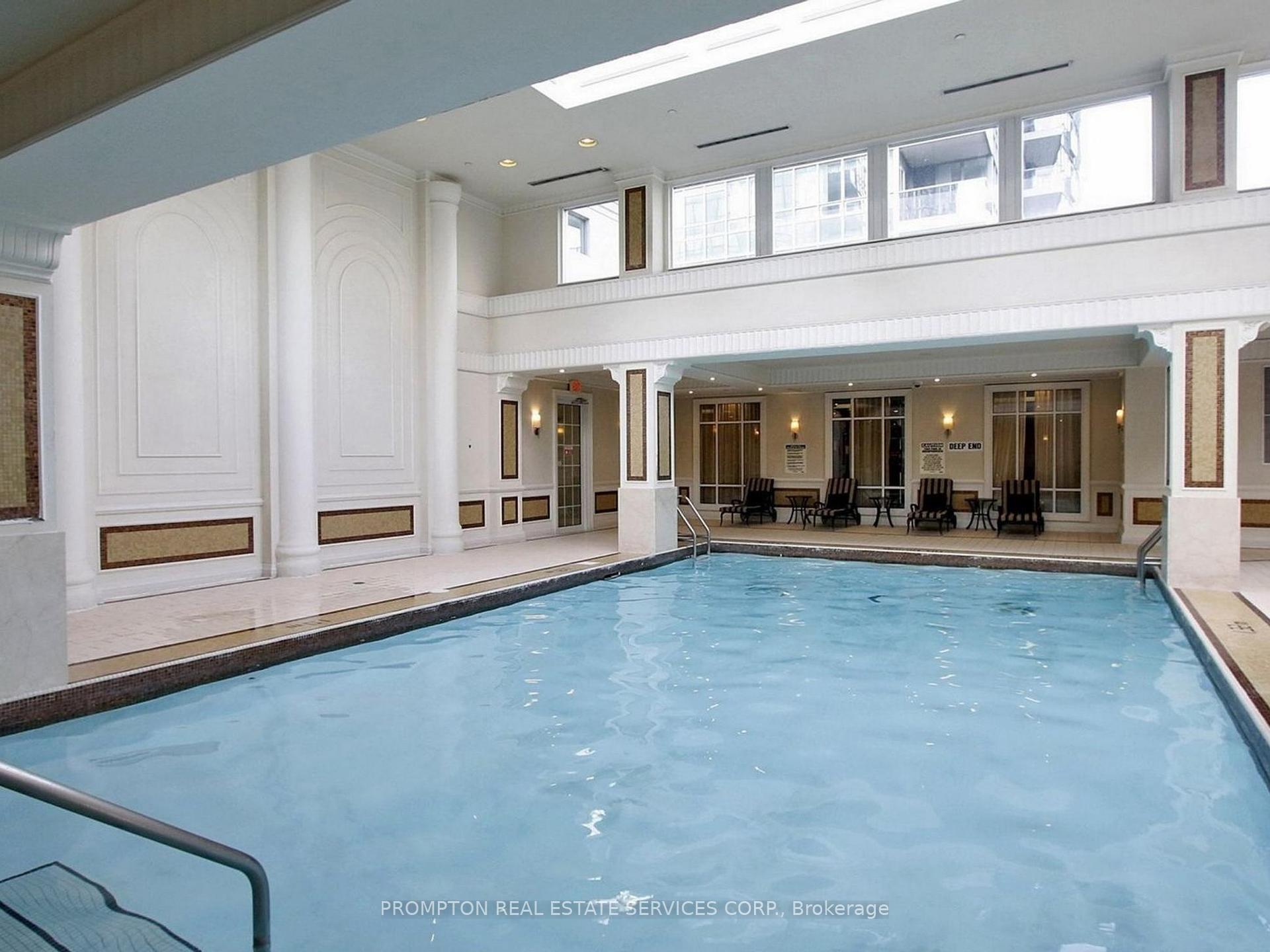2 Bedrooms Condo at 15 Greenview, Toronto For sale