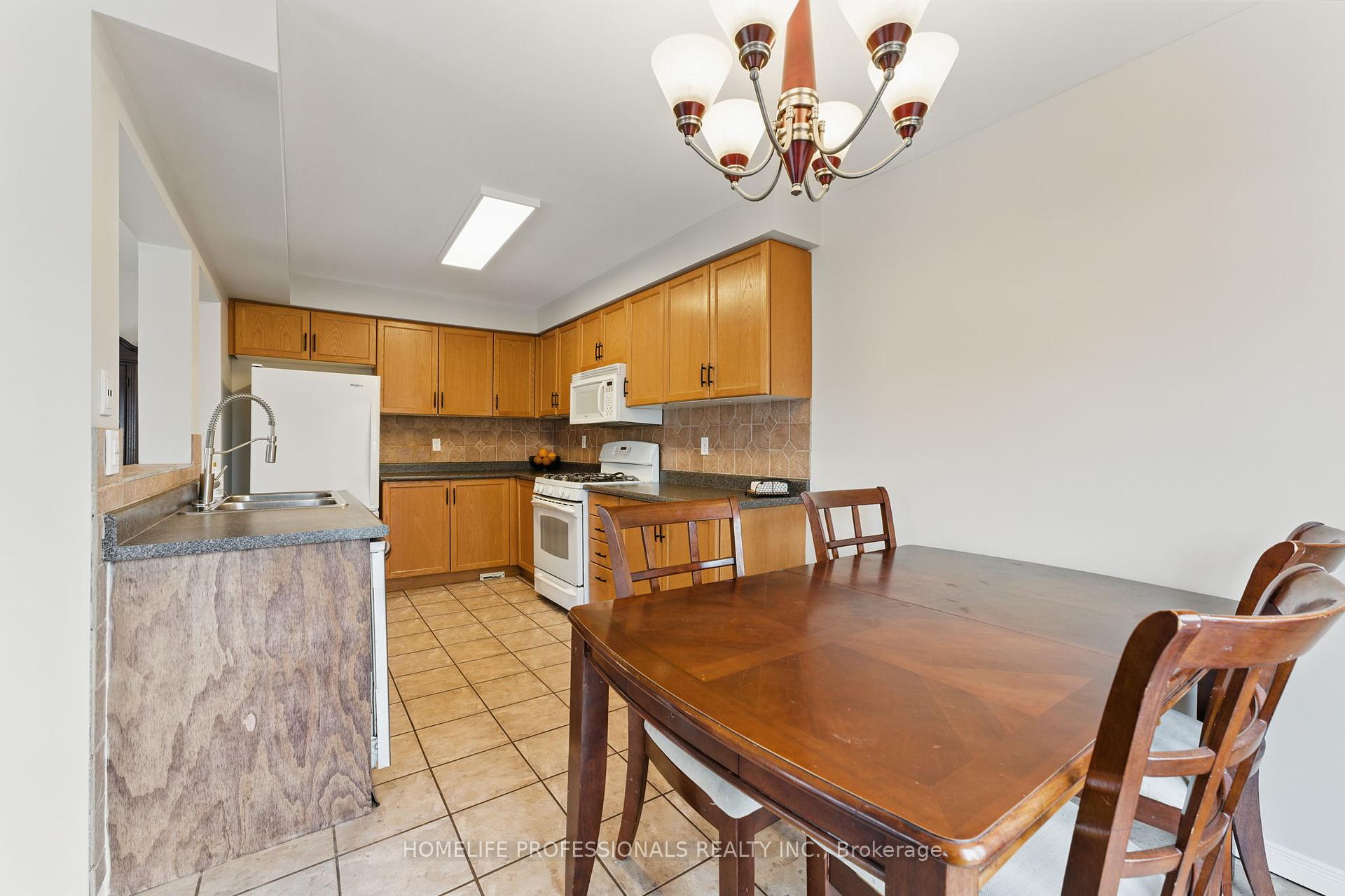 3 Bedrooms Condo at 485 Green,  Hamilton For sale