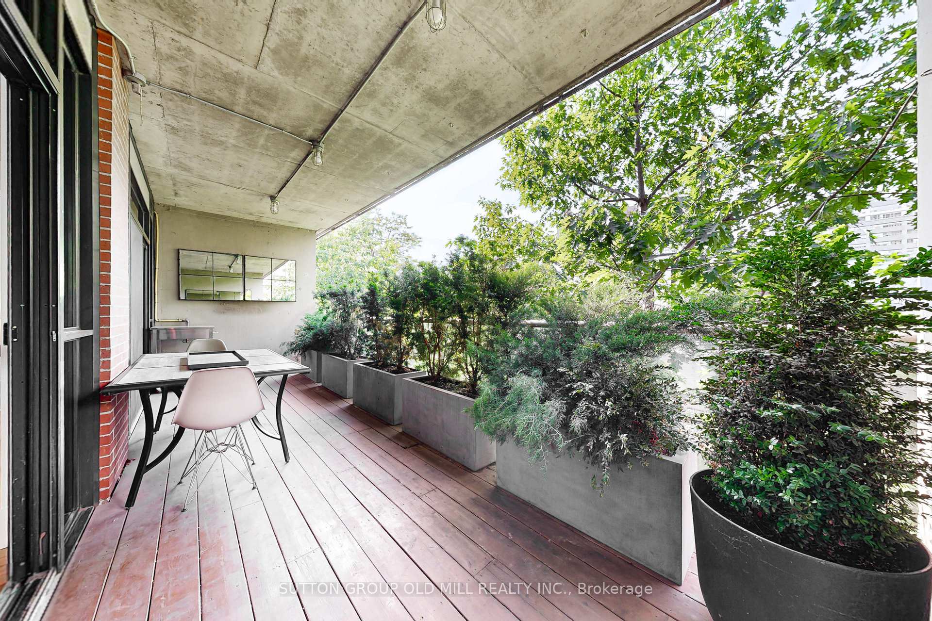 2 Bedrooms Condo at 62 Niagara, Toronto For sale