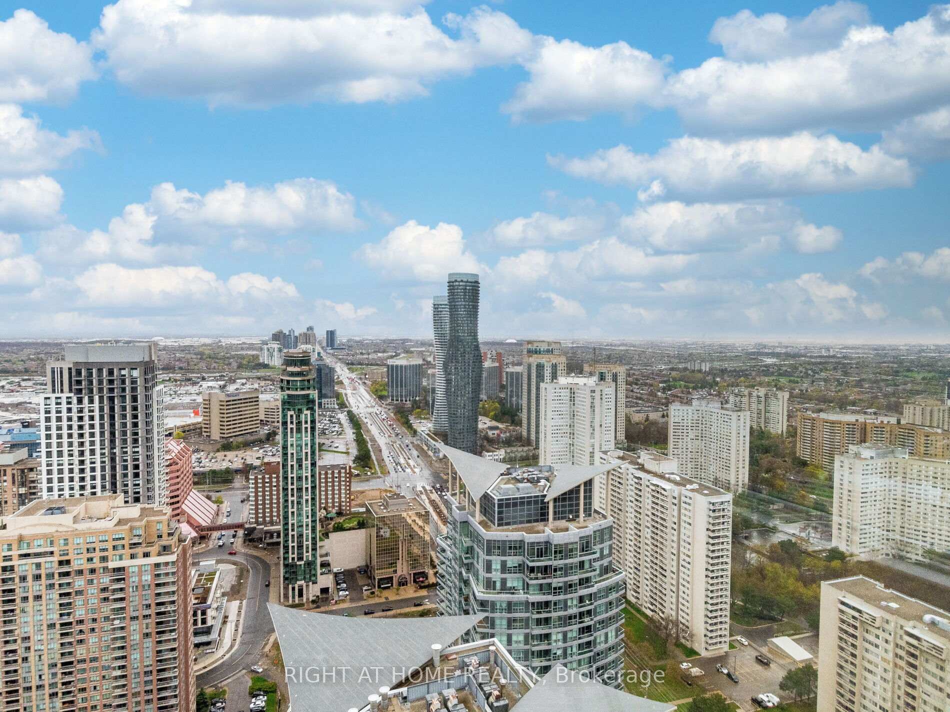 2 Bedrooms Condo at 30 Elm,  Mississauga For sale