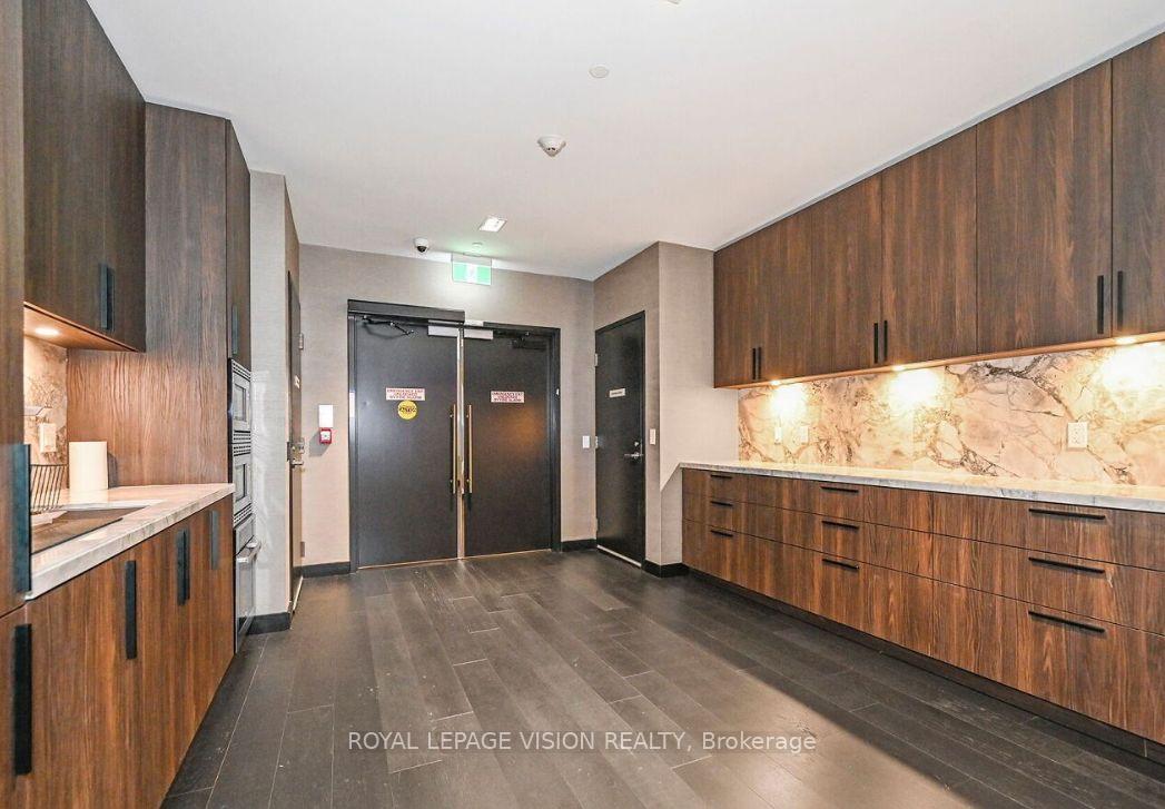 2 Bedrooms Condo at 501 Yonge, Toronto For sale