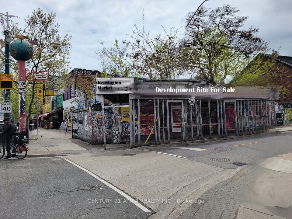 374 Spadina