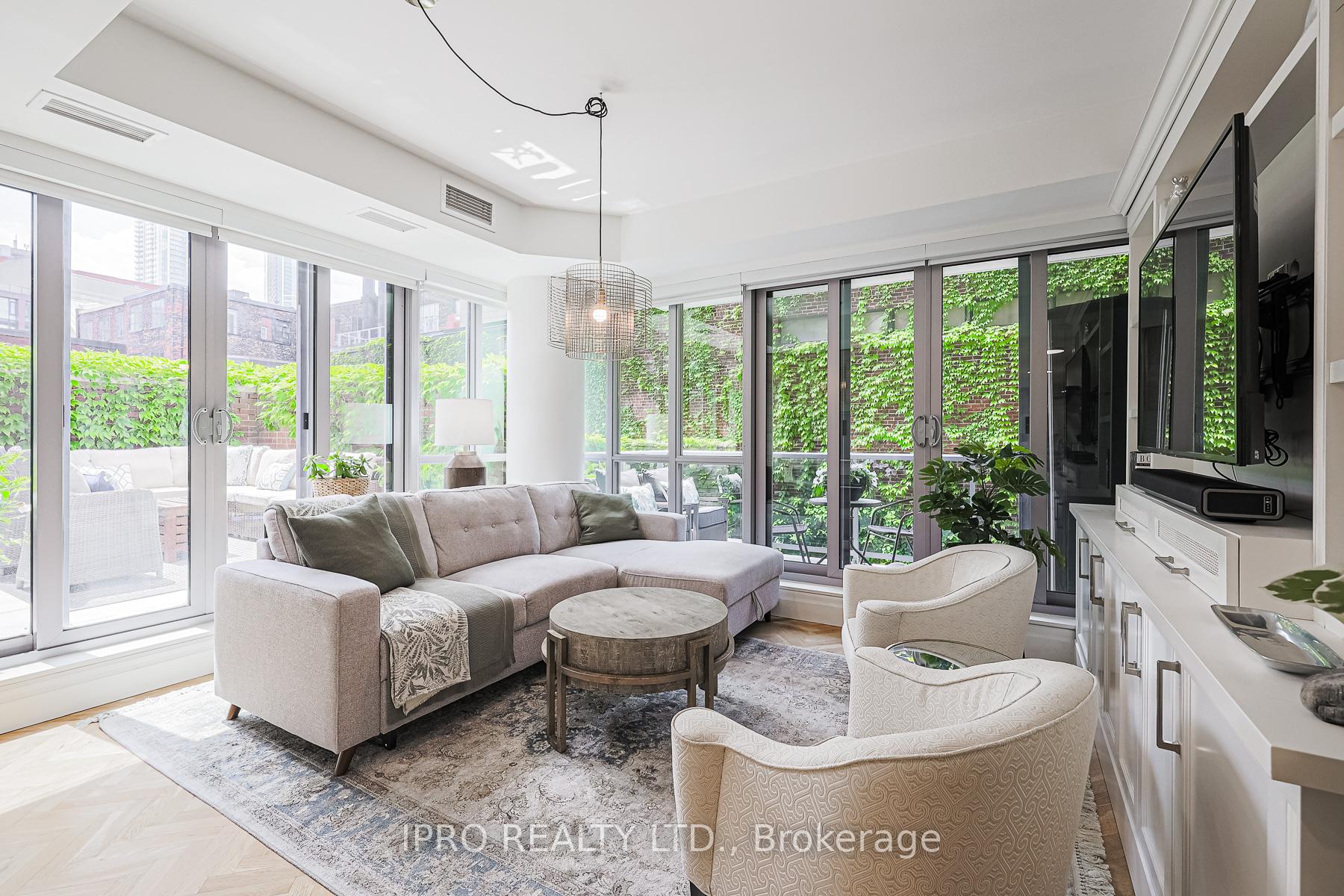 1 Bedroom Condo at 55 Front, Toronto For sale