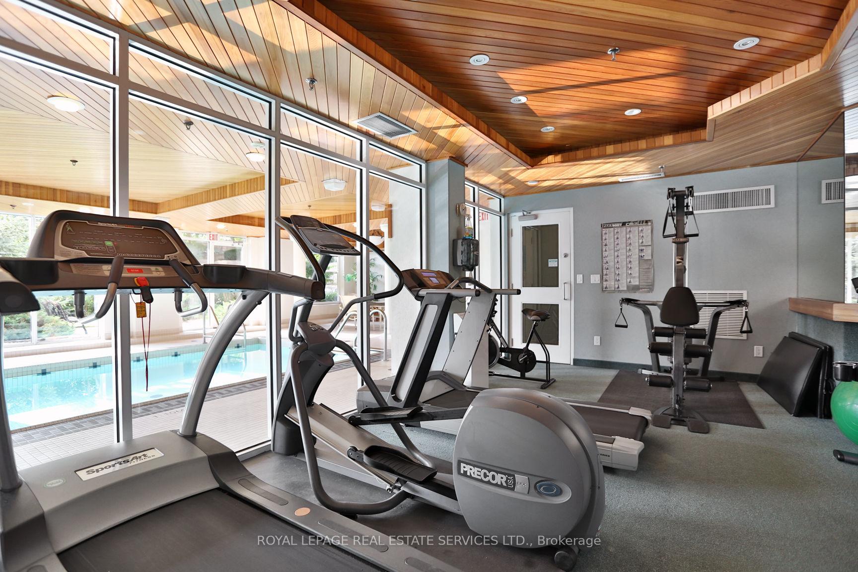 2 Bedrooms Condo at 40 Old Mill, Oakville For sale