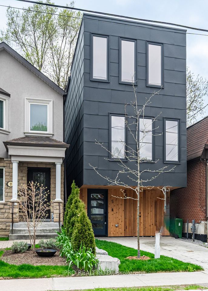 5 Hamstead Avenue, Toronto, ON M4C 2S3