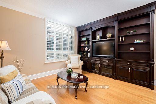 2 Bedrooms Condo at 53 Woodbridge, Vaughan For sale
