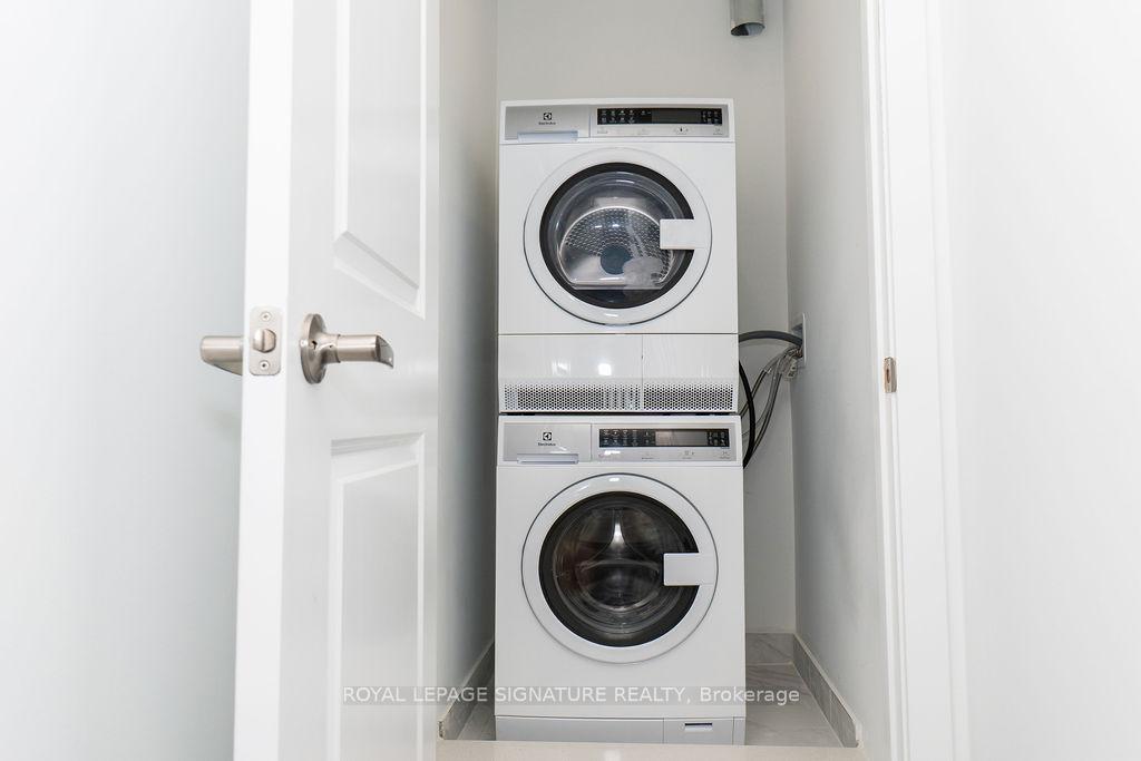3 Bedrooms Condo at 3074 SIXTH, Oakville For sale