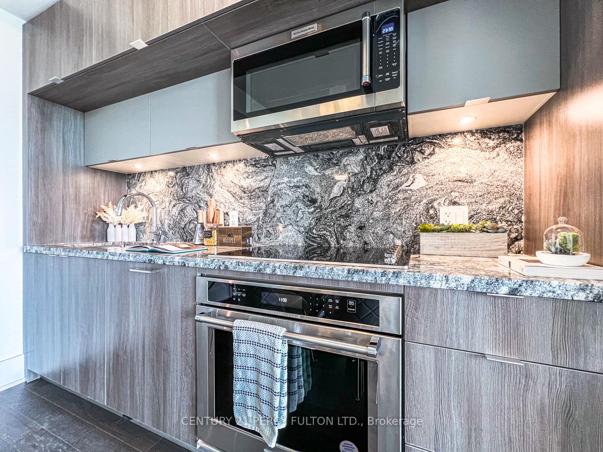 3 Bedrooms Condo at 585 Bloor, Toronto For sale
