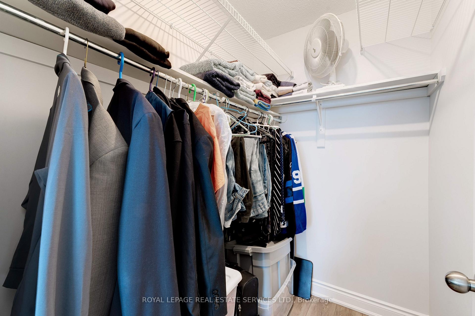2 Bedrooms Condo at 2511 Lakeshore,  Oakville For sale
