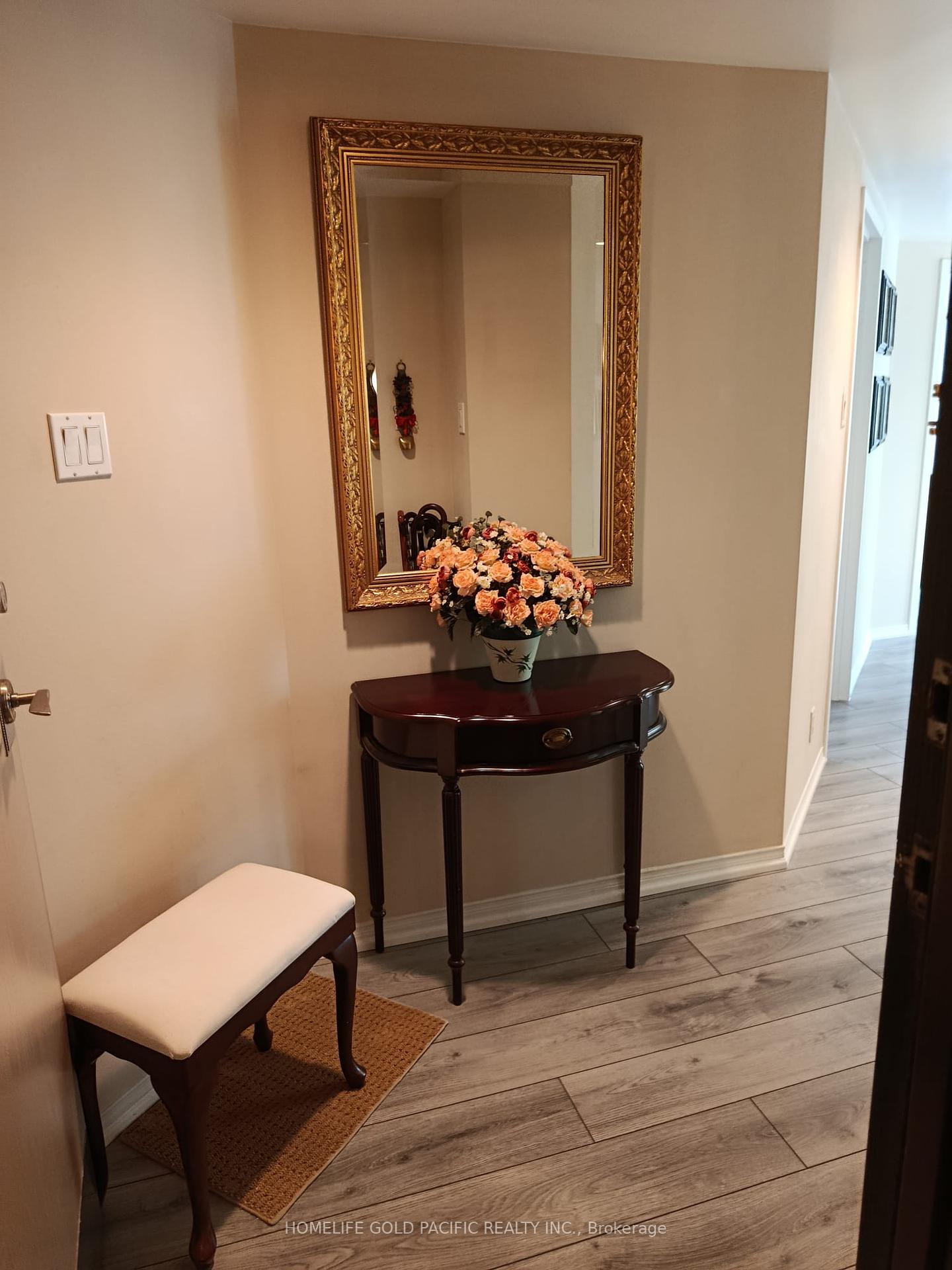 2 Bedrooms Condo at 77 Harbour, Toronto For sale