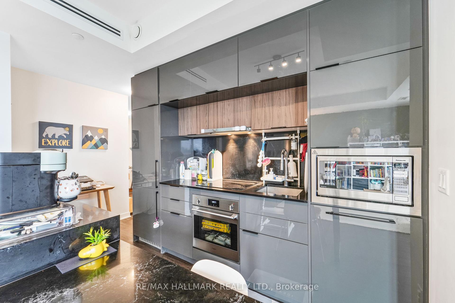 2 Bedrooms Condo at 185 Alberta, Toronto For sale