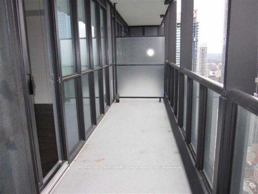 2 Bedrooms Condo at 101 Charles, Toronto For sale