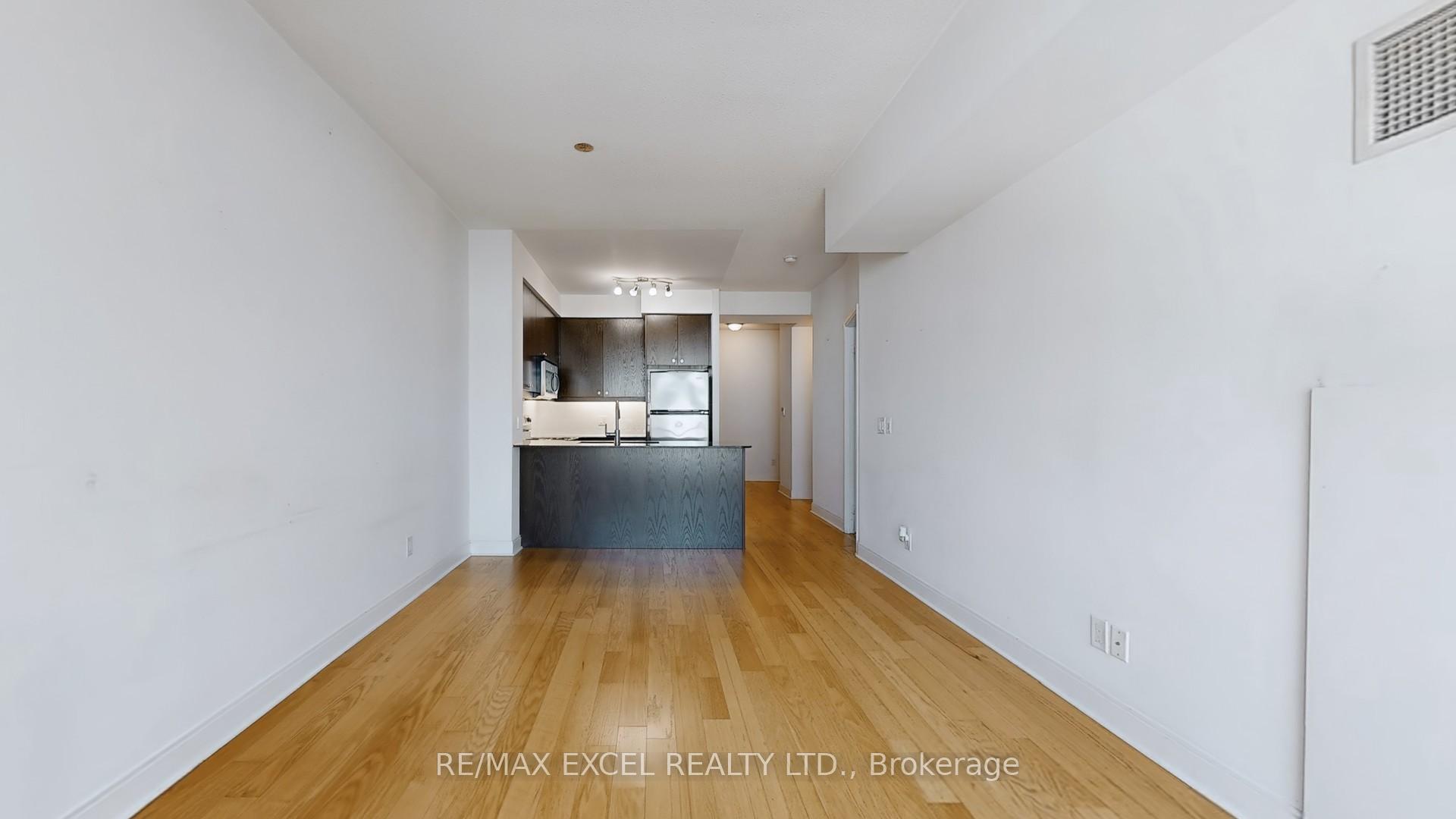 2 Bedrooms Condo at 1 Scott, Toronto For sale