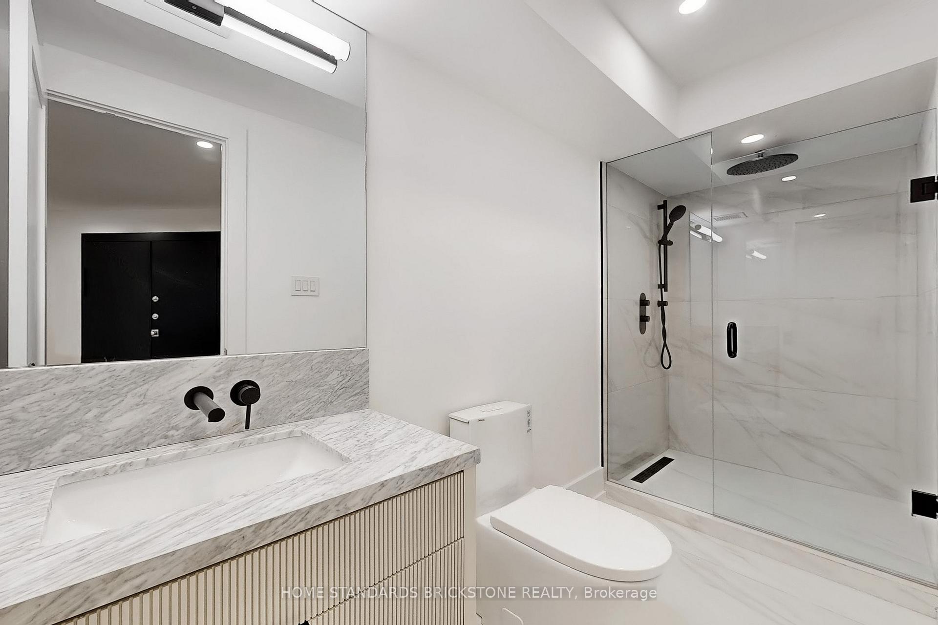 2 Bedrooms Condo at 110 Bloor, Toronto For sale