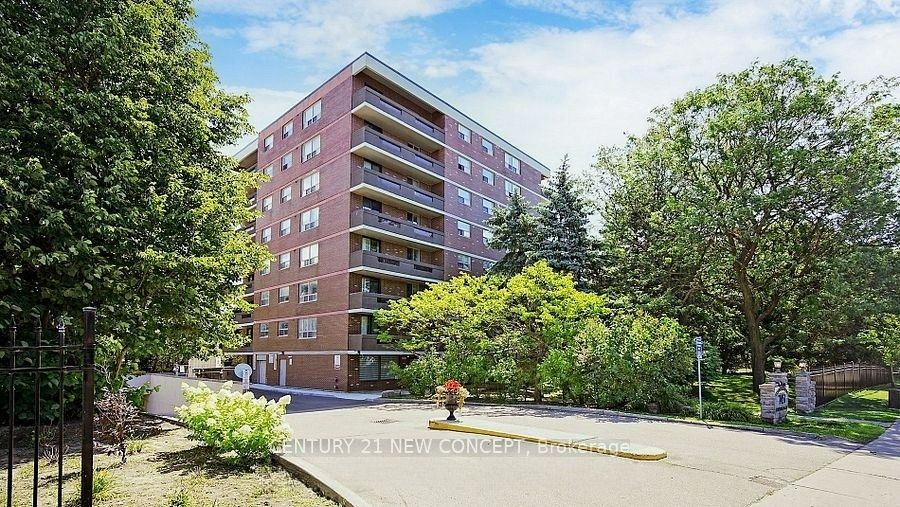 7451 Yonge