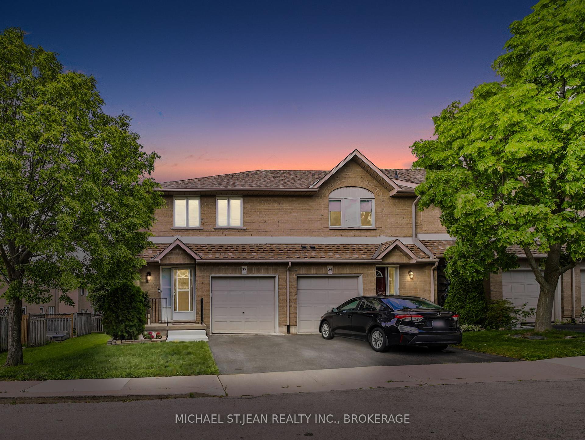 3 Bedrooms Condo at 1889 Upper Wentworth, Hamilton For sale