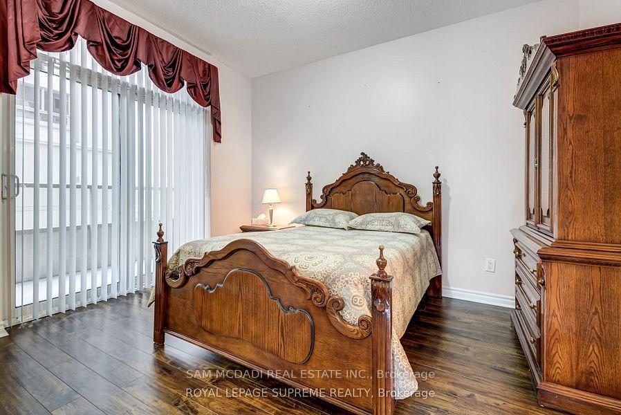 2 Bedrooms Condo at 350 Princess Royal,  Mississauga For sale
