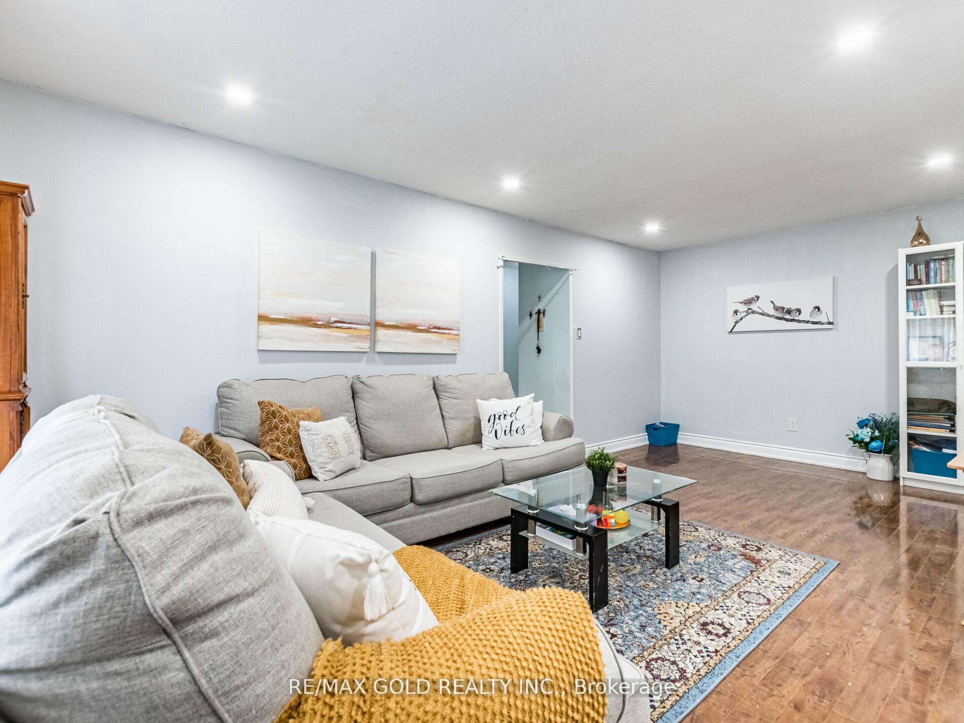 3 Bedrooms Condo at 3555 Derry, Mississauga For sale