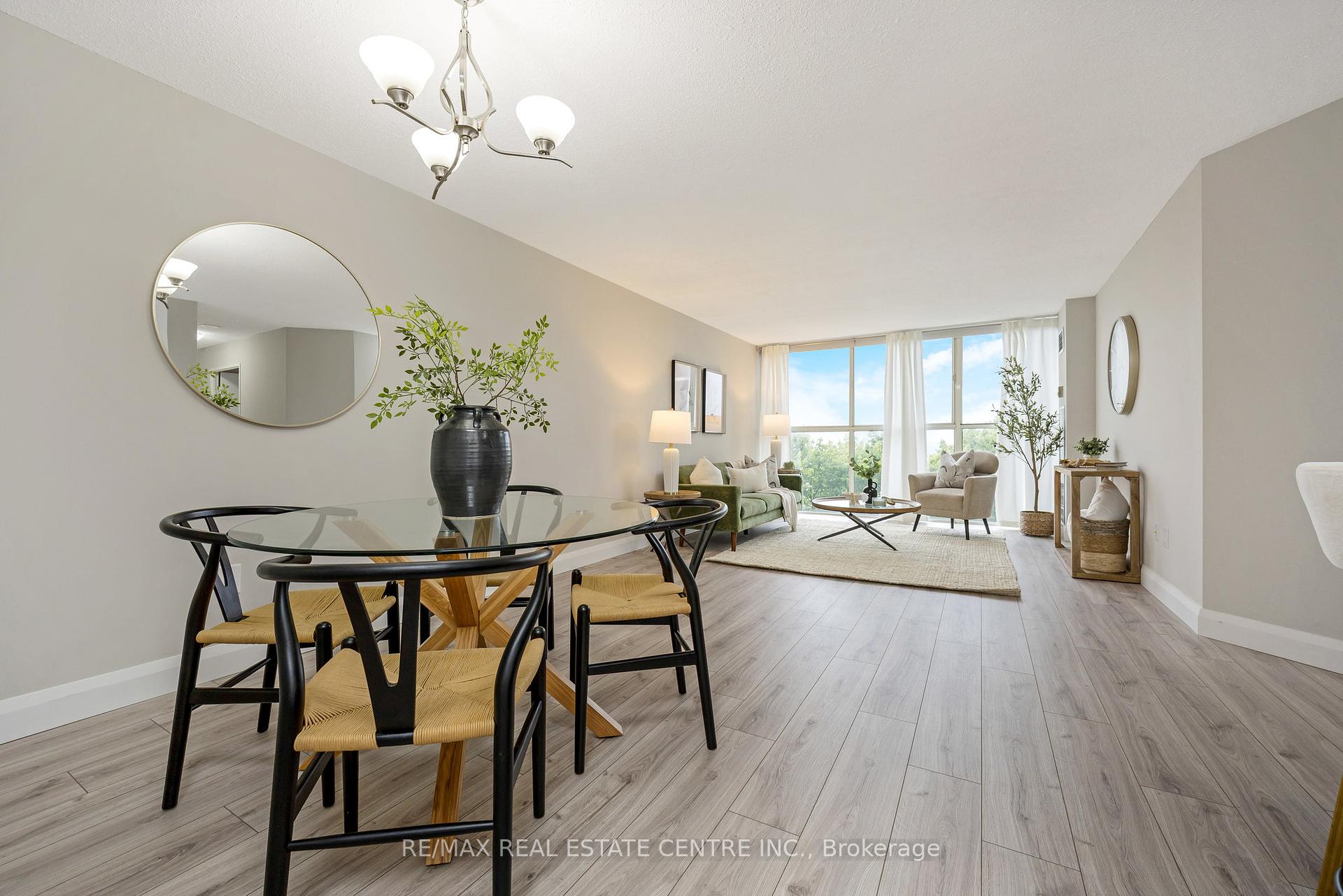 2 Bedrooms Condo at 4185 Shipp, Mississauga For sale