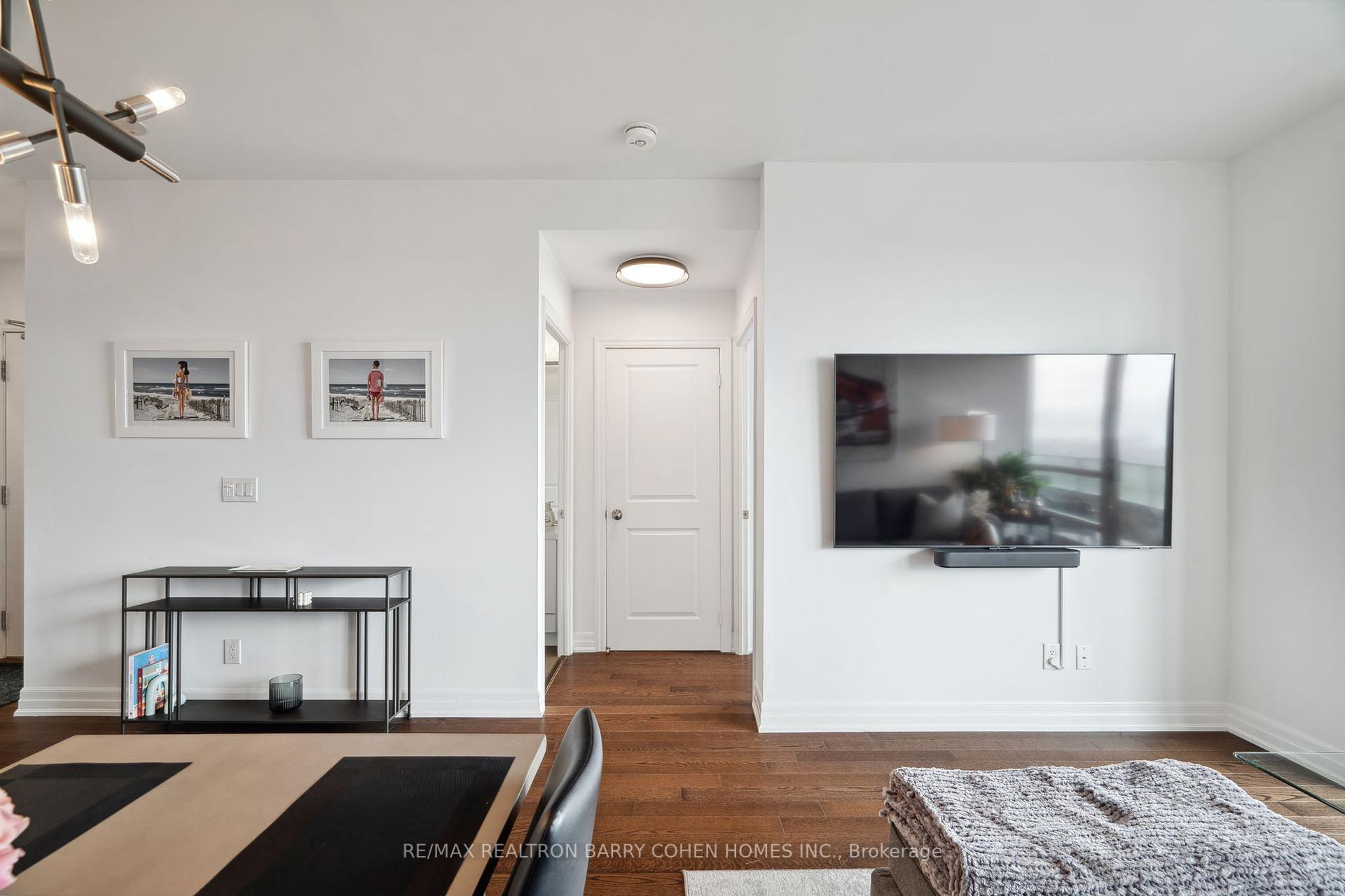 2 Bedrooms Condo at 500 St Clair, Toronto For sale