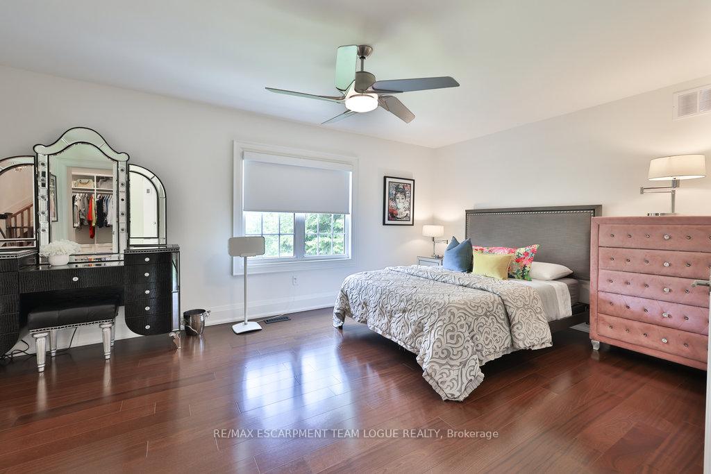 4 Bedrooms Condo at 4211 Millcroft Park, Burlington For sale