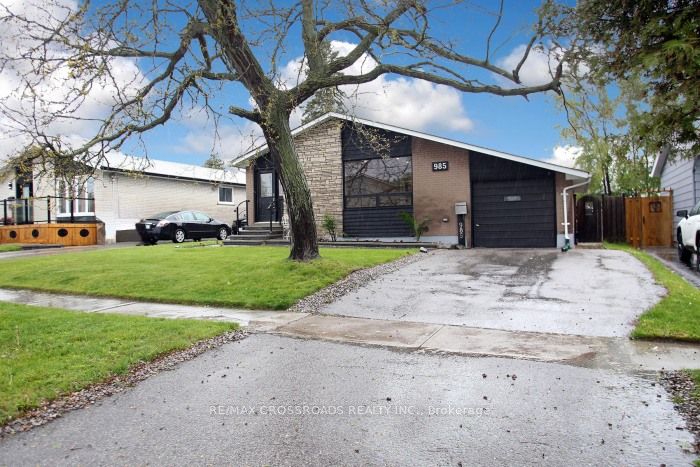 985 Vistula Drive, Pickering, ON L1W 2L8