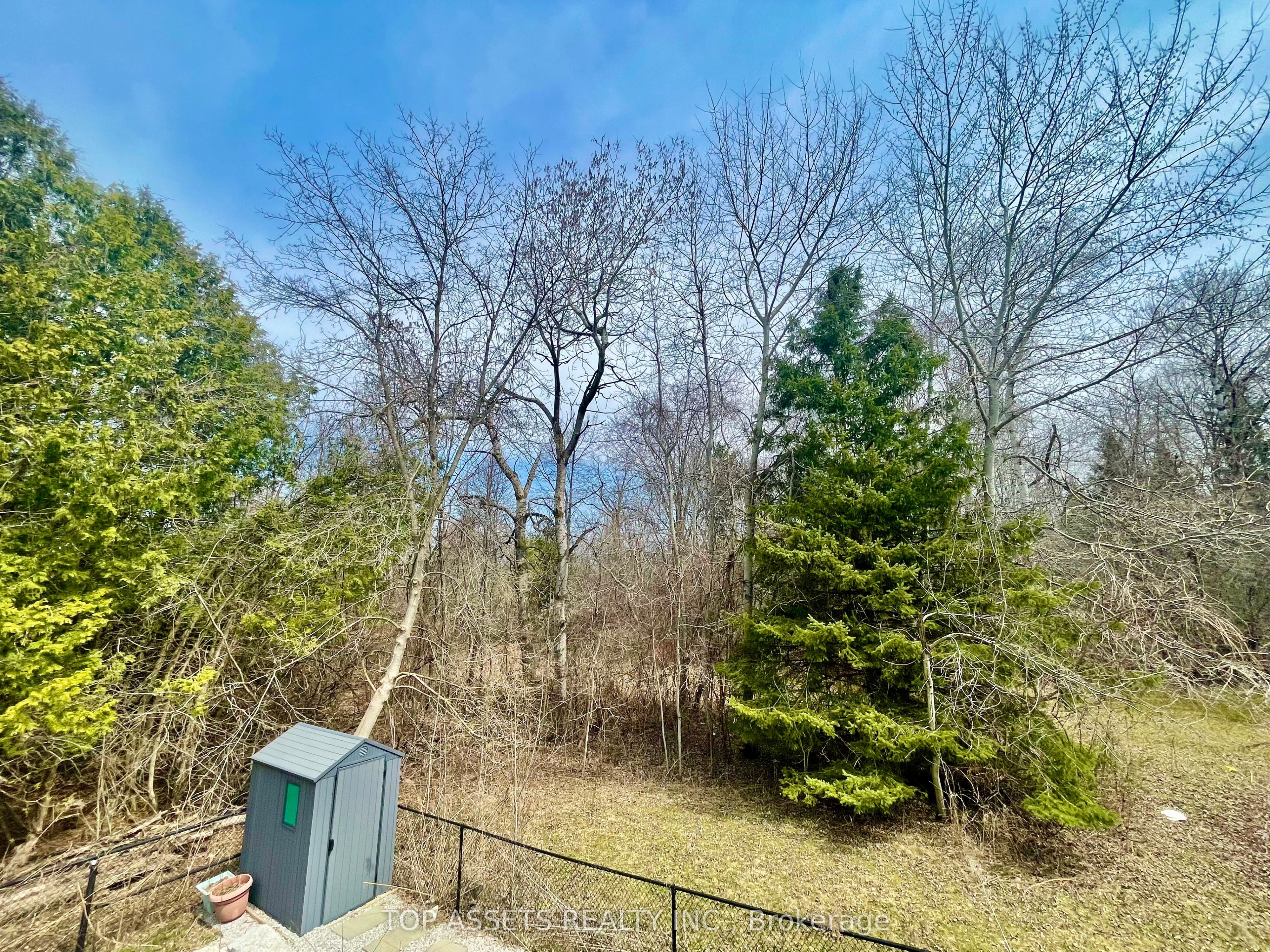 32 Headwater Crescent
