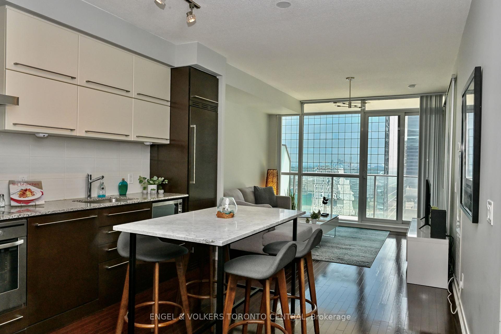 2 Bedrooms Condo at 770 Bay, Toronto For sale