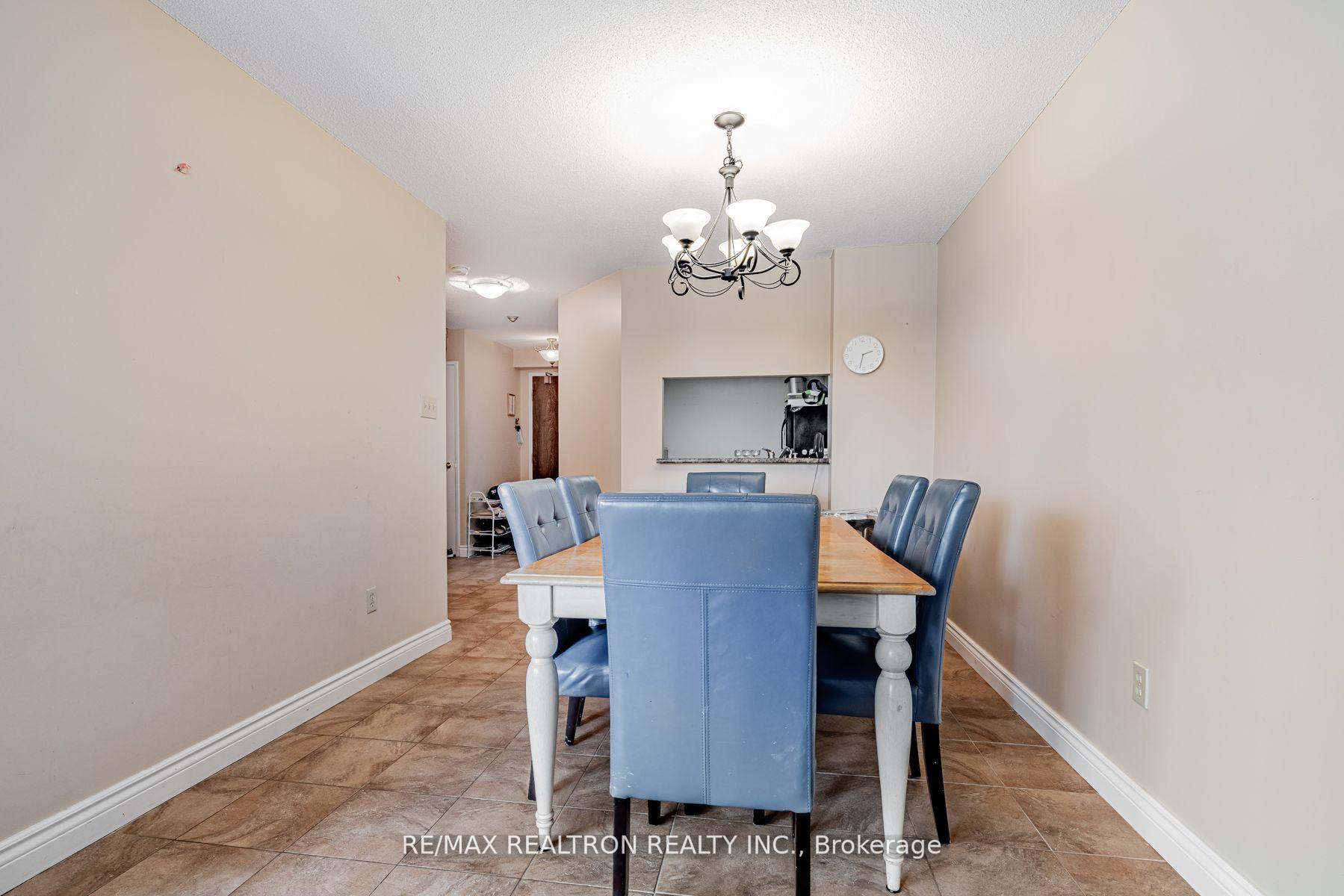 2 Bedrooms Condo at 7440 Bathurst,  Vaughan For sale