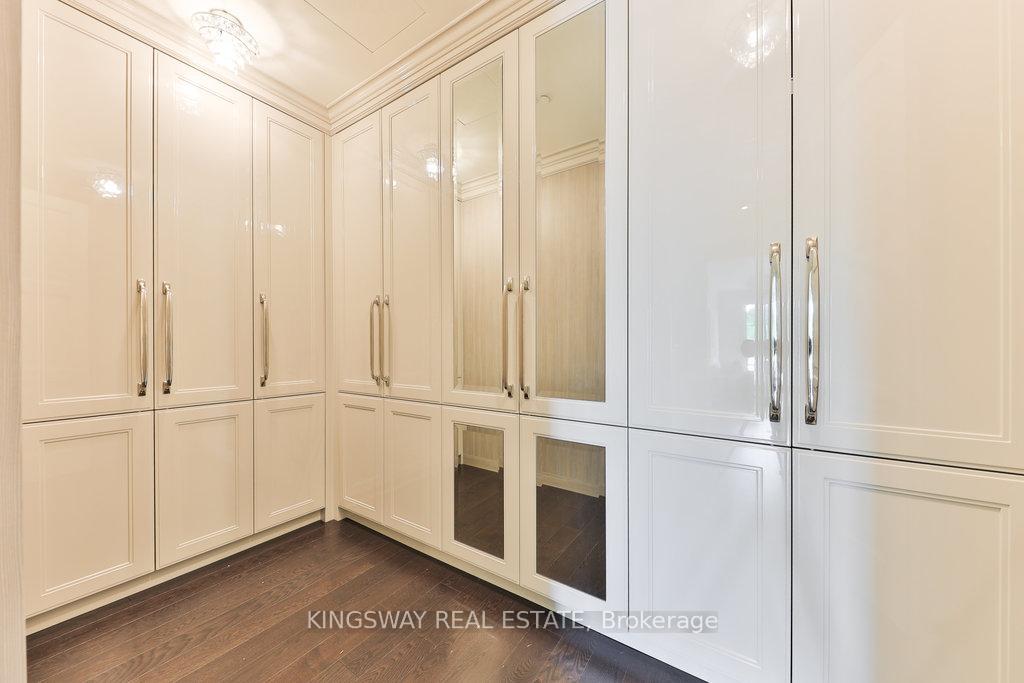 2 Bedrooms Condo at 300 Randall, Oakville For sale