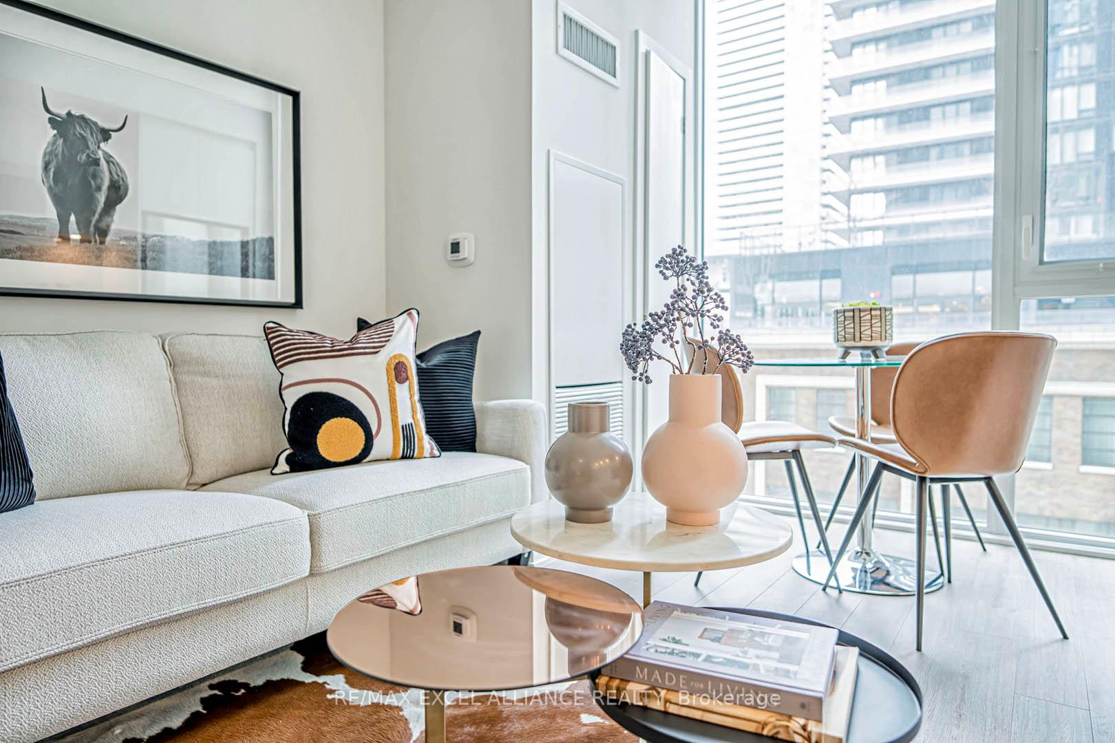 2 Bedrooms Condo at 357 King,  Toronto For sale