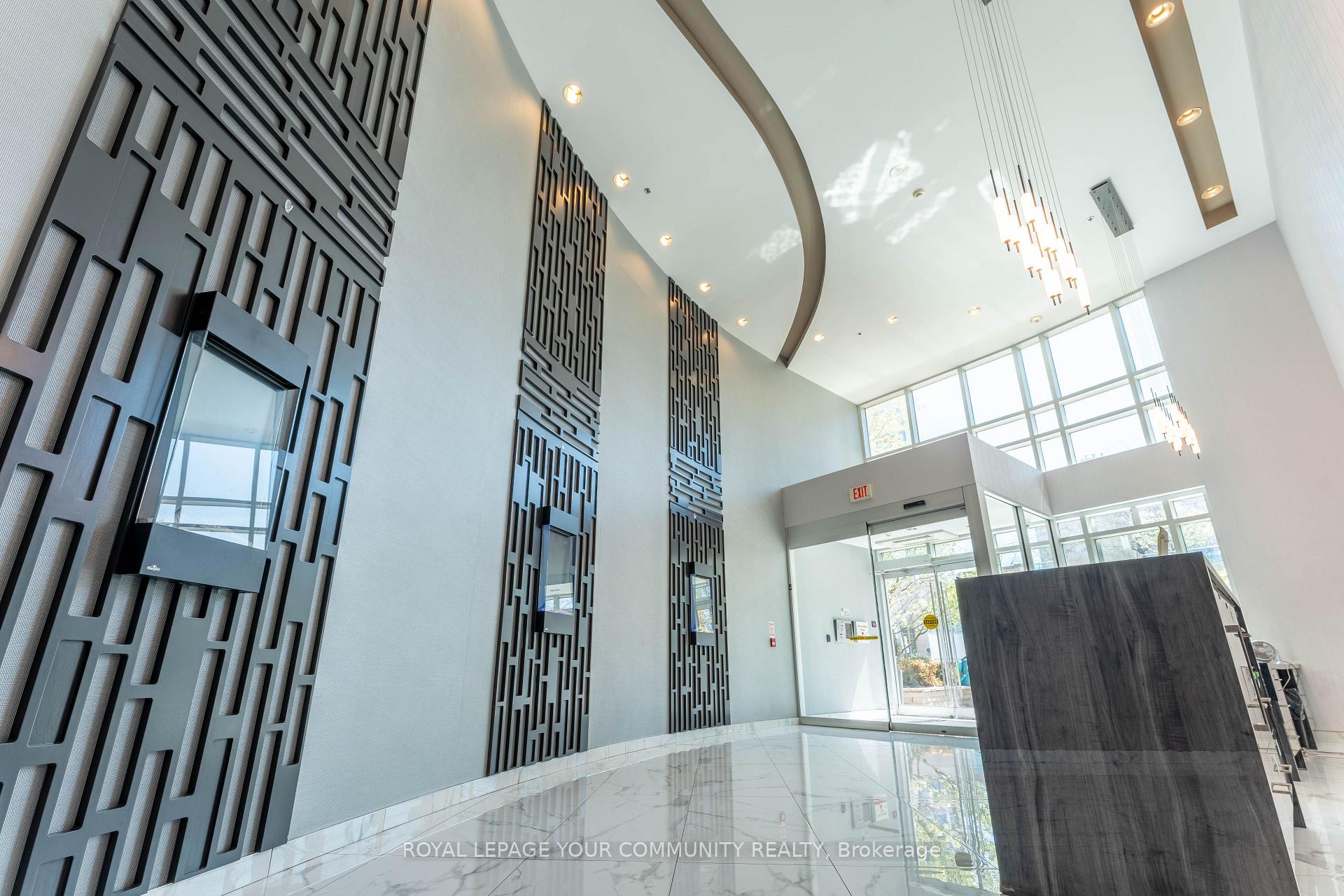 2 Bedrooms Condo at 80 Absolute, Mississauga For sale