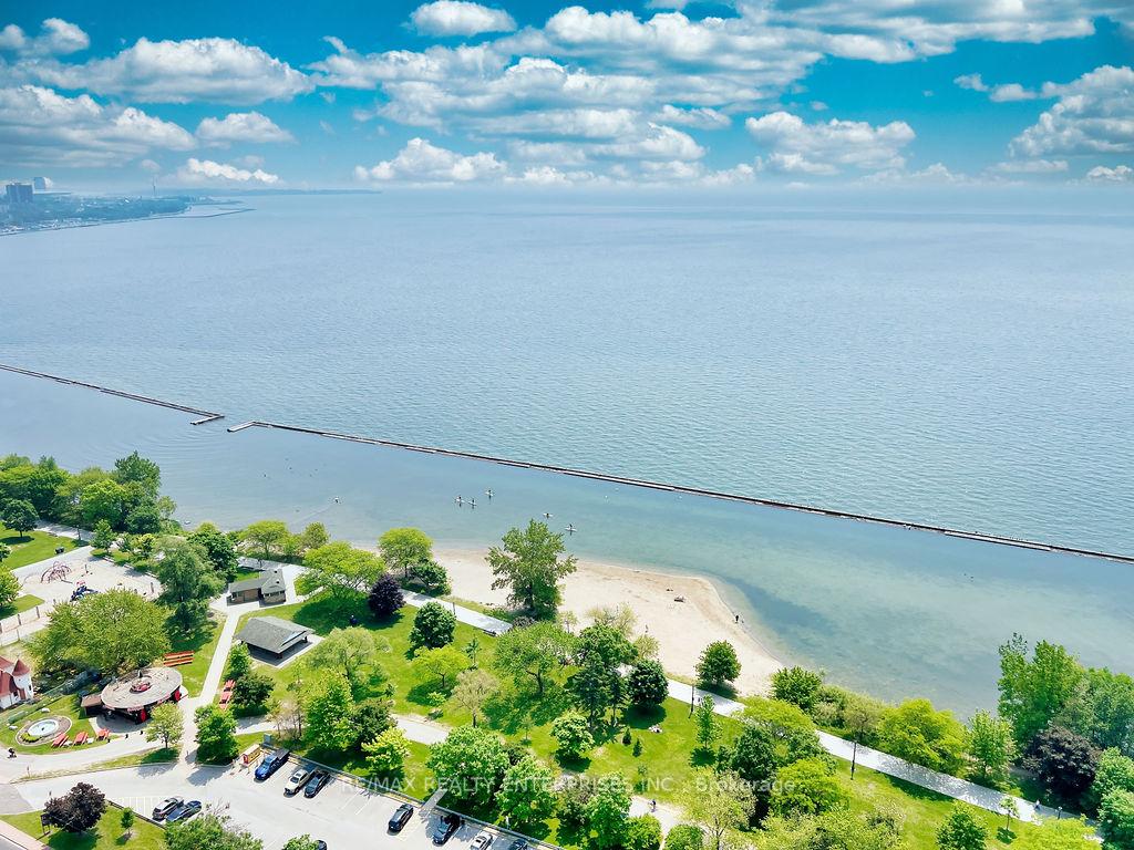 2 Bedrooms Condo at 1928 Lake Shore, Toronto For sale