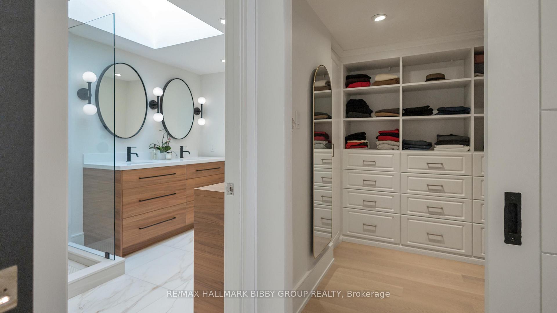 3 Bedrooms Condo at 99 Harbour, Toronto For sale